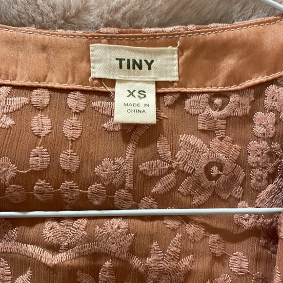 Blush blouse with floral detailing - Picture 4 of 5